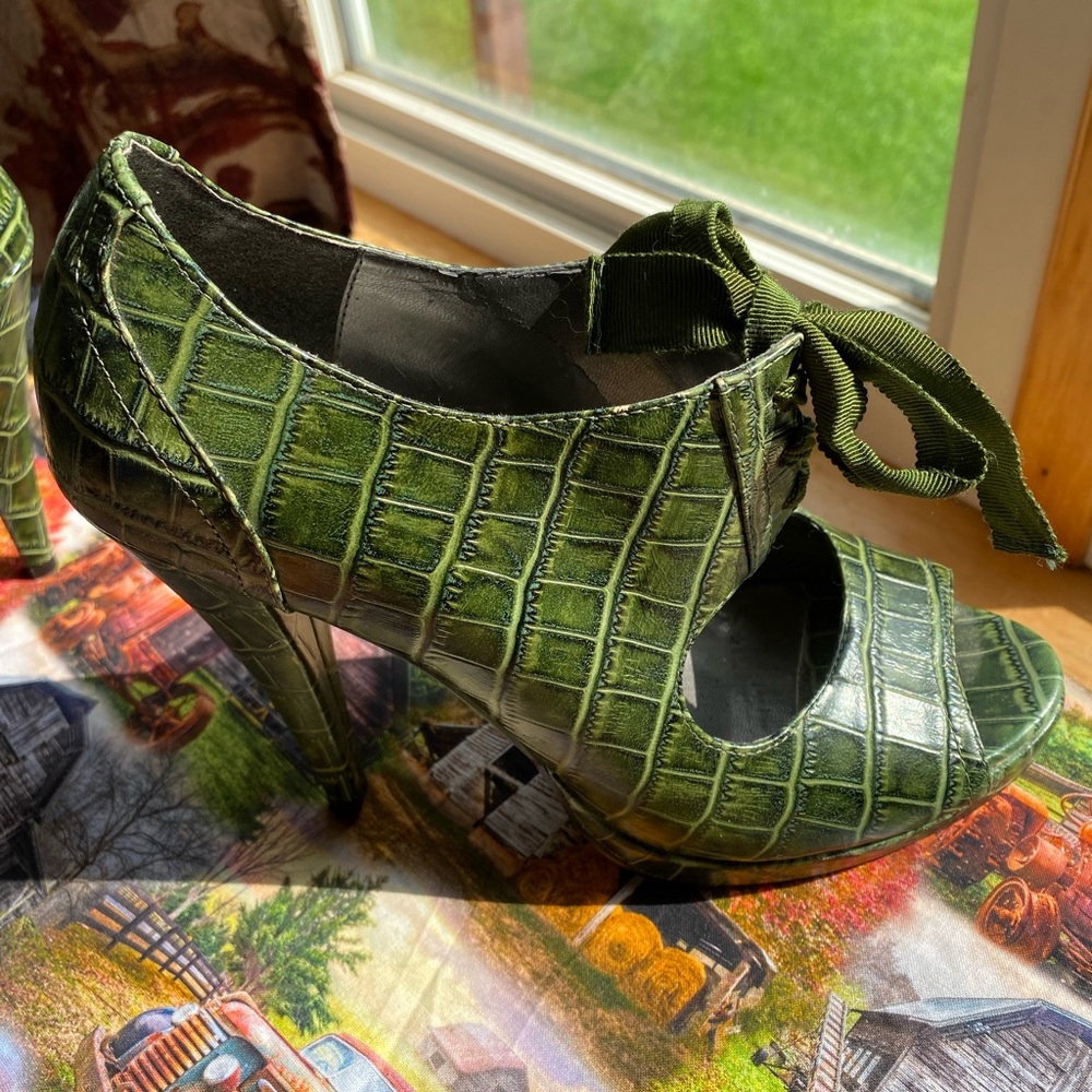 Colin Stuart Faux Alligator Skin Heels